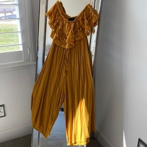 New York and company romper. Size small.